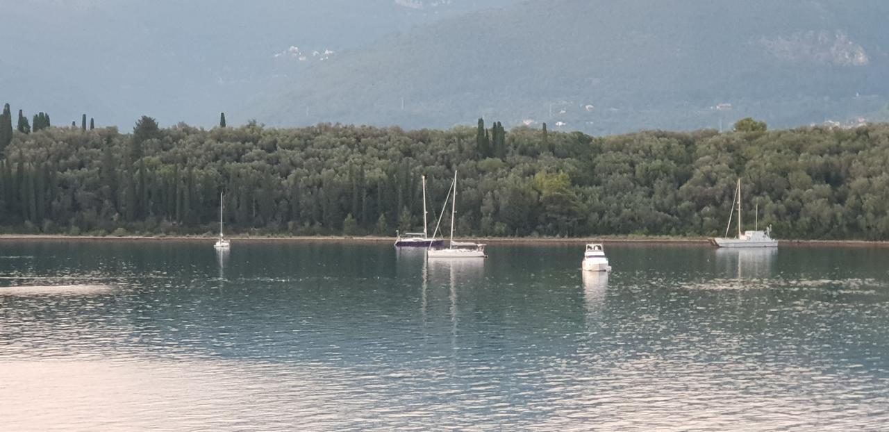 Riverside Villa Tivat Exteriör bild