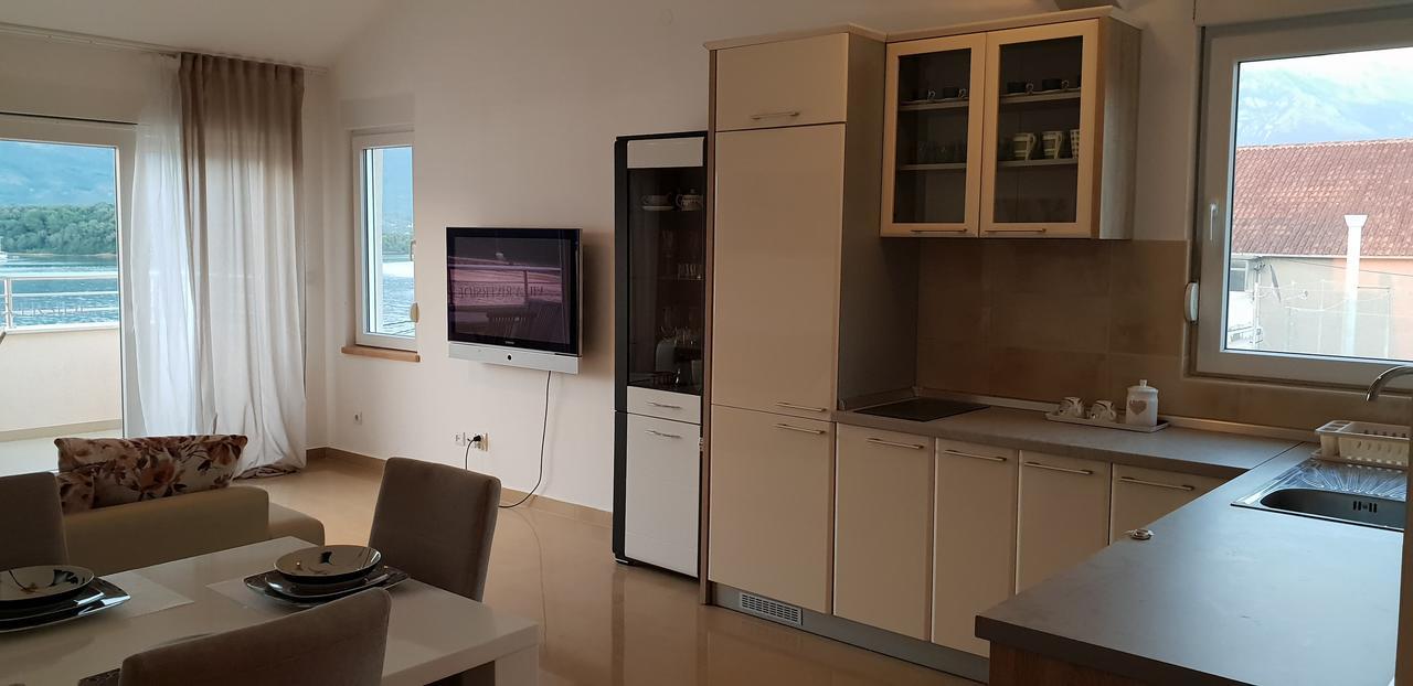 Riverside Villa Tivat Exteriör bild