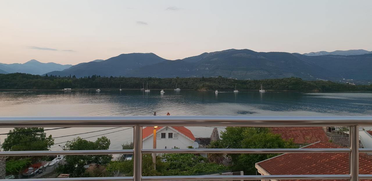 Riverside Villa Tivat Exteriör bild